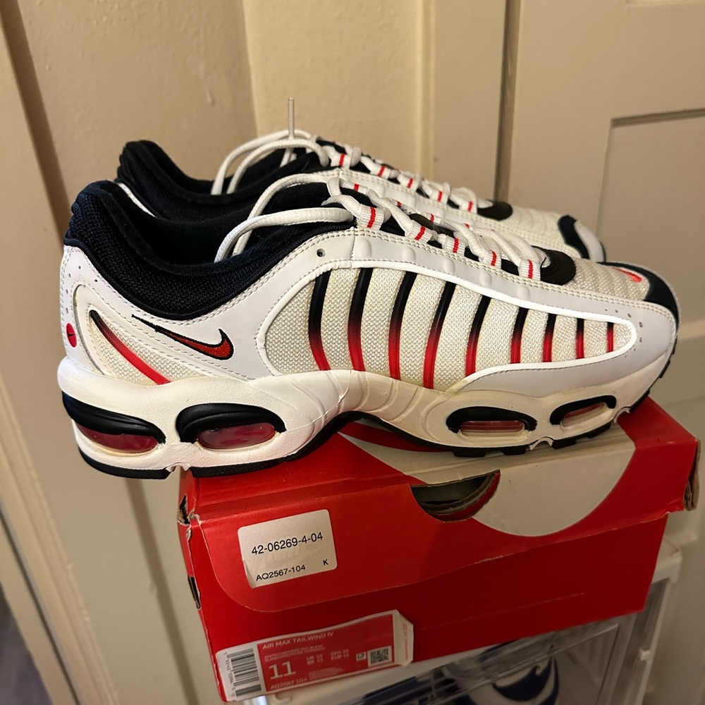 Nike Men's White, Black, and Red Sneakers